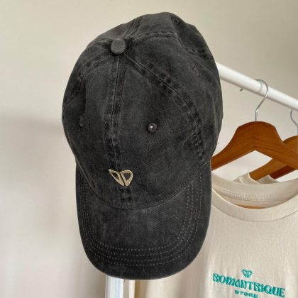 Casquette gris foncé